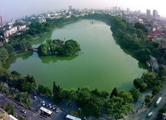 Khám phá vẻ đẹp Hồ Trúc Bạch mê mẩn lòng người giữa lòng Hà Nội