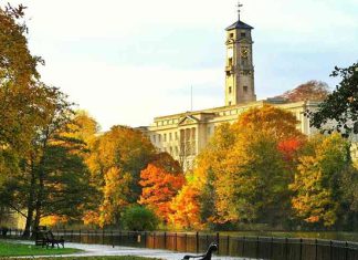Đến Nottingham du khách du lịch Anh như lạc vào một khu vườn cổ tích Đến Nottingham du khách du lịch Anh như lạc vào một khu vườn cổ tích